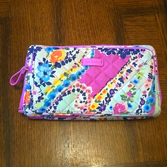 Vera Bradly purse wallet - new condition - Picture 1 of 5